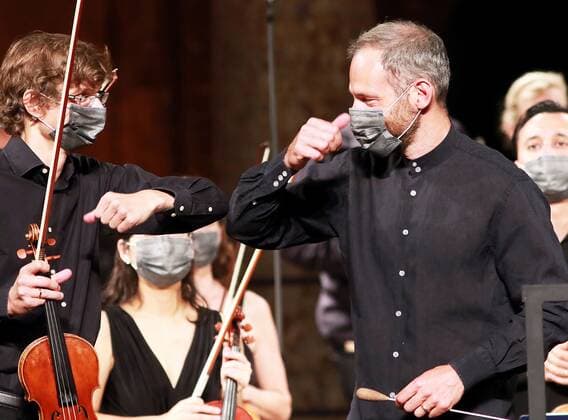 Russian conductor and violinist based in Finland, Dimas Slobodeniouk (R), conducts the Galician Symphony Orchestra, during the concert offered at the 69th edition of the Granada International Music and Dance Festival, at the Palace of Carlos V, in Granada, southern Spain, 25 July 2020. 69th edition of the Granada International Music and Dance Festival !ACHTUNG: NUR REDAKTIONELLE NUTZUNG!  Copyright: xPepexTorresx GRAF4904 20200726-637313195765681005