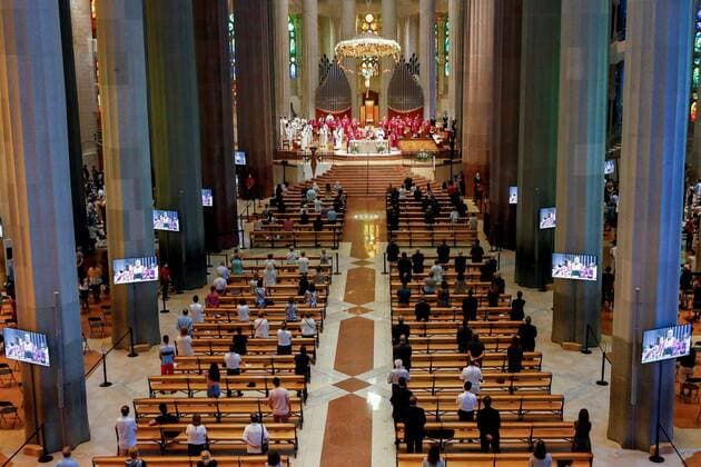View of the funeral for the victims of the COVID-19 pandemic chaired by Cardinal Juan Jose Omella (C) at Sagrada Familia, in Barcelona, Spain, 26 July 2020. Relatives of victims of COVID attend the funeral in the Sagrada Familia Cathedral !ACHTUNG: NUR REDAKTIONELLE NUTZUNG!  Copyright: xQuiquexGarciax GRAF5148 20200726-637313949977750312