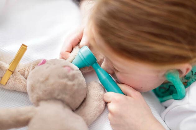 Creative Highlights Symbolfotos Young girl dressed as doctor pretending to treat toy animal in make-believe hospital bed Dr Grace,United Kingdom,Young girl dressed as doctor pretending to treat toy animal in make-believe hospital bed  Young girl dressed as doctor pretending to treat toy animal in make-believe hospital bed