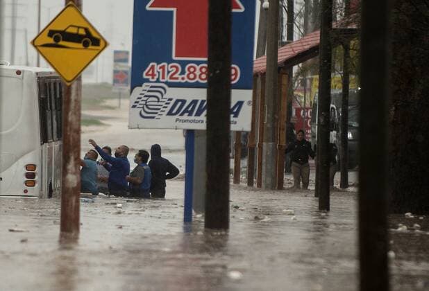 Severe floods, caused by heavy rains, today Sunday affecting the city of Saltillo in the northern state of Coahuila, Mexico 26 July 2020. Tropical storm Hanna has left flooding in its wake in several cities in northeastern Mexico and in the next few hours will generate torrential rains with winds of up to 90 kilometers, civil protection authorities reported. Tropical storm Hanna causes flooding in northeast Mexico !ACHTUNG: NUR REDAKTIONELLE NUTZUNG!  Copyright: xMiguelxSierrax MEX4754 20200727-637314066398084163