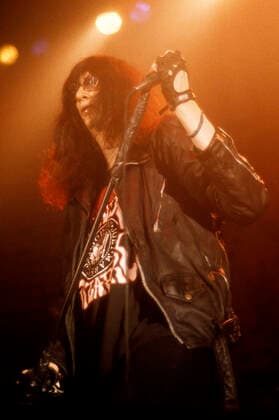Joey Ramone von den Ramones live beim SuperBang 93 in der Eilenriedenhalle. Hannover, 12.12.1993 *** Joey Ramone of the Ramones live at the SuperBang 93 in the Eilenriedenhalle Hannover, 12 12 1993 Foto:xR.xKeuntjex xFuturexImage