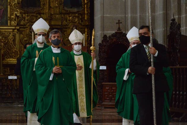 Following an easing of restrictions related to COVID-19, the Catholic church celebrated its first Mass on July 26th, 2020 at the Metropolitan Cathedral in Mexico City downtown. Where: Mexico City, Mexico When: 26 Jul 2020 Credit: Eyepix Cover Images **EDITORIAL USE ONLY** Copyright: xCarlosxTischlerx 40739851 EDITORIAL USE ONLY. NOT FOR USE BY NEWSPAPERS BASED IN THE UK.
