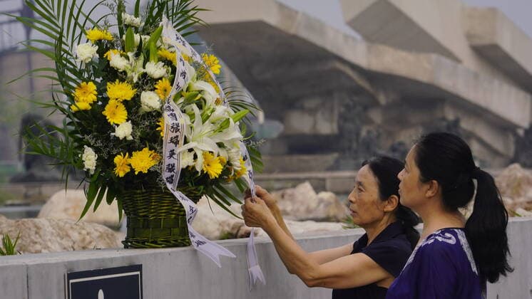 (200728) -- TANGSHAN, July 28, 2020 -- People arrange a flower basket at Tangshan Earthquake Ruins Memorial Park in Tangshan, north China s Hebei Province, July 28, 2020, the 44th anniversary of the 1976 Tangshan Earthquake. (Photo by Xinhua) CHINA-HEBEI-TANGSHAN-EARTHQUAKE-ANNIVERSARY (CN) DongxJun 