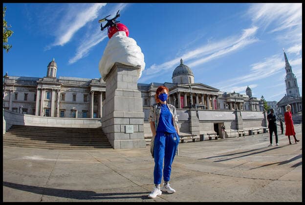 Bilder des Jahres 2020, Entertainment 07 Juli . 30 07 2020. London, United Kingdom. Heather Phillipson s THE END Unveiled. Heather Phillipson s THE END is unveiled on the forth plinth in London s Trafalgar Square. THE END is the cherry on the cream. and, on top of the cherry and the cream, the parasites.  xMartynxWheatleyx xi-Imagesx IIM-21498-0008