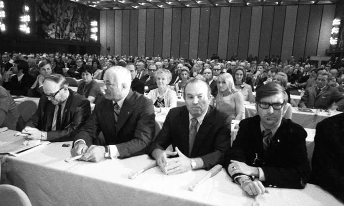 Neue Rechtspartei - Deutsche Union ( DU) 1971 gegruendet. DEU, Deutschland, Duesseldorf: Der Versuch zur Gruendung einer neuen Rechtspartei, hier der Gruendungsparteitag der Deutsche Union (DU) am 12.6.1971 in Duesseldorf , scheiterte am Widerstand der CDU CSU-Fraktion. DEU, Germany, Duesseldorf: The attempt to found a new right-wing party, here the founding party conference of the German Union (DU) on June 12, 1971 in Duesseldorf, failed due to the resistance of the CDU CSU faction. NRW *** New right wing party German Union DU founded in 1971 DEU, Germany, Duesseldorf The attempt to found a new right wing party, here the founding party conference of the German Union DU on June 12, 1971 in Duesseldorf, failed due to the resistance of the C