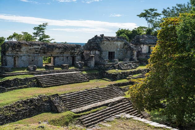 Temples of the North Group of temples in the ruins of the Mayan city of Palenque, Palenque National Park, Chiapas, Mexico. A UNESCO World Heritage Site. Palenque Palenque National Park Chiapas Mexico Copyright: xJonxG.xFullerxJr.x JGF-ruins-Palenque-MX-7505