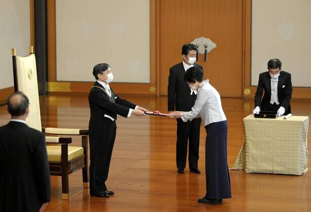 Imperial conferment of decorations Japanese Emperor Naruhito (2nd from L) confers the Grand Cordon of the Order of the Rising Sun to former Supreme Court justice Kiyoko Okabe at the Imperial Palace in Tokyo on July 31, 2020. Attendees wear face masks amid the novel coronavirus pandemic. (Pool photo) 