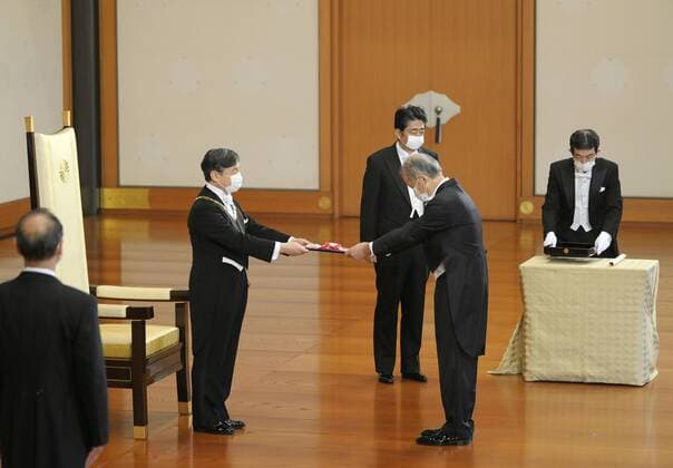 Imperial conferment of decorations Japanese Emperor Naruhito (2nd from L) confers the Grand Cordon of the Order of the Rising Sun to former Deputy Chief Cabinet Secretary Makoto Taketoshi at the Imperial Palace in Tokyo on July 31, 2020. Attendees wear face masks amid the novel coronavirus pandemic. (Pool photo) 