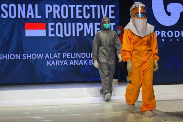 Personal Protective Equipment (PPE) Fashion Show in Yogyakarta Indonesia. A model walks the runway while wearing protective suit (PPE) during the virtual Personal Protective Equipment fashion show, on August 01, 2020 in Yogyakarta, Indonesia. (Photo by Devi Rahman INA Photo Agency imago images) 