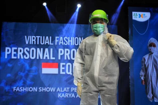 Personal Protective Equipment (PPE) Fashion Show in Yogyakarta Indonesia. A model walks the runway while wearing protective suit (PPE) during the virtual Personal Protective Equipment fashion show, on August 01, 2020 in Yogyakarta, Indonesia. (Photo by Devi Rahman INA Photo Agency imago images) 