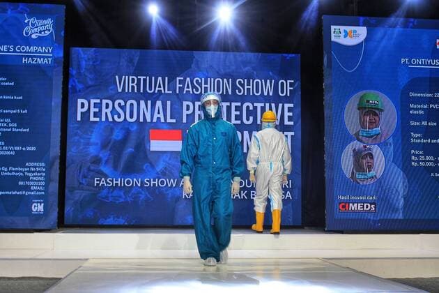 News Bilder des Tages Personal Protective Equipment (PPE) Fashion Show in Yogyakarta Indonesia. A model walks the runway while wearing protective suit (PPE) during the virtual Personal Protective Equipment fashion show, on August 01, 2020 in Yogyakarta, Indonesia. (Photo by Devi Rahman INA Photo Agency imago images) 