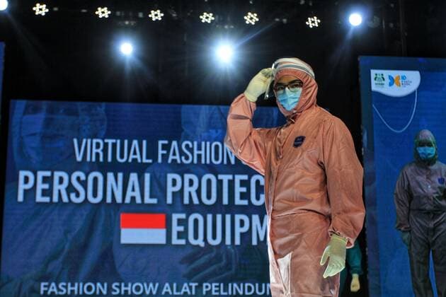 Personal Protective Equipment (PPE) Fashion Show in Yogyakarta Indonesia. A model walks the runway while wearing protective suit (PPE) during the virtual Personal Protective Equipment fashion show, on August 01, 2020 in Yogyakarta, Indonesia. (Photo by Devi Rahman INA Photo Agency imago images) 