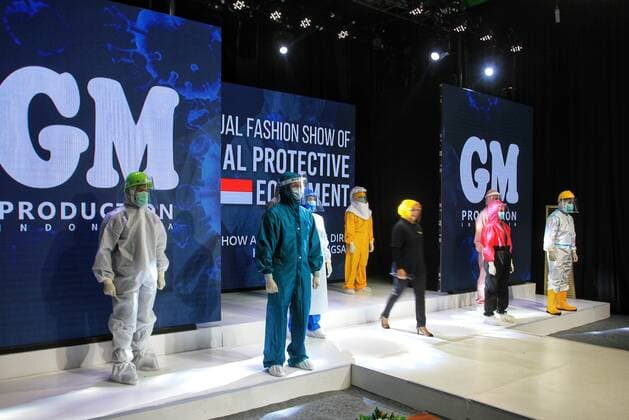 Personal Protective Equipment (PPE) Fashion Show in Yogyakarta Indonesia. A model walks the runway while wearing protective suit (PPE) during the virtual Personal Protective Equipment fashion show, on August 01, 2020 in Yogyakarta, Indonesia. (Photo by Devi Rahman INA Photo Agency imago images) 