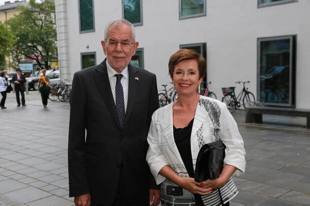 Award of the State Prize for European Literature Salzburg, mozartheum, 03 08 2020 Alexander van der BELLEN with Mrs. Doris,