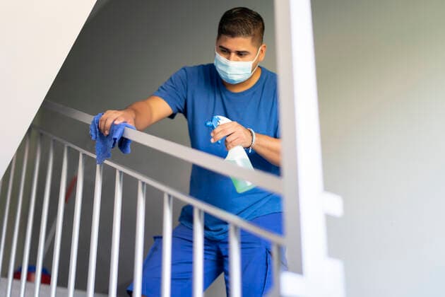 cleaning staff disinfecting the stair railing to avoid covid19 Madrid, Community of Madrid, Spain CR_IVAR200731-462042-01 ,model released, Symbolfoto