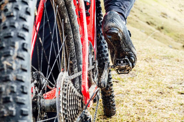 Cyclist man riding mountain bike Espasa, Principado de Asturias, Spain CR_OSCA200705A-445493-01 ,model released, Symbolfoto