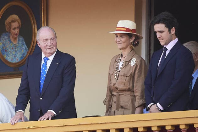 02-06-2019 Aranjez King Juan Carlos with princess Elena and Juan Felipe and Infanta Pilar de Borbon and Simoneta Gomez-Acebo Borbon during the bull fight at the arena in Aranjuez. The King announced on the 27th of may 2019 that he would be withdrawing from public life. No Spain  Copyright: xPPEx