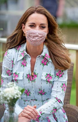 . 05 08 2020. Cardiff, Wales, United Kingdom. Prince William and Kate Middleton, the Duke and Duchess of Cambridge wear face masks during a visit to the Shire Hall Care Home in Cardiff, Wales, United Kingdom. During the visit they spoke to some of the homeÕs staff, residents and their family members in the homeÕs garden.  xPoolx xi-Imagesx IIM-21511-0046