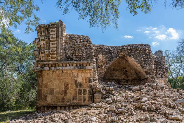 The palace in Group 1 in the ruins of the pre-Hispanic Mayan city of Xlapac, Yucatan, Mexico. Xlapac Yucatan Mexico Copyright: xJonxG.xFuller,xJr.x JGF-ruins-Xlapac-MX-9614
