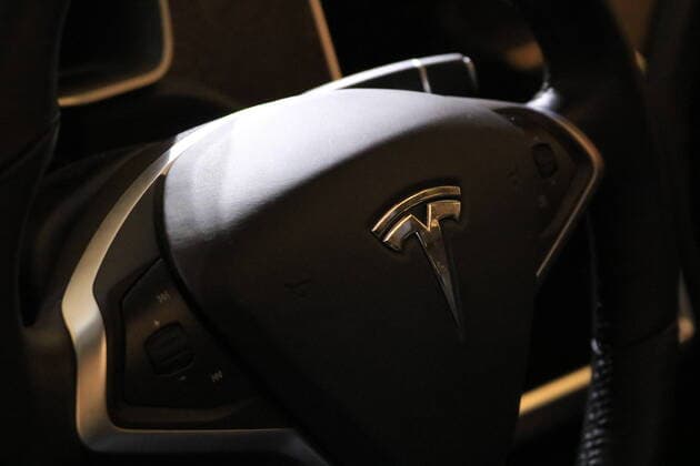 Tesla  565627702388064307