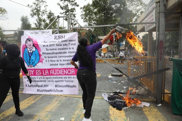 News Bilder des Tages Feminist groups protest outside the Reclusorio Oriente courtroom, in Mexico City, Mexico, 06 August 2020. Relatives of victims of abuse protested this Thursday outside of a Mexico City prison demanding justice. EFE Sashenka Gutiérrez Relatives of abuse victims protest in Mexico City !ACHTUNG: NUR REDAKTIONELLE NUTZUNG!  Copyright: xSáshenkaxGutiérrezx MEX5186 20200806-637323447217172085