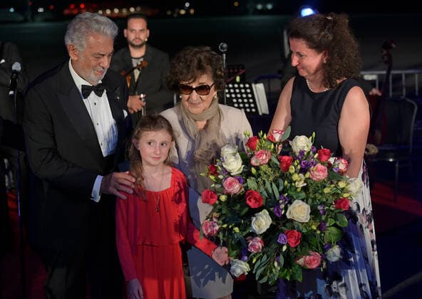 Austrian Music Theatre Award 2020 Austrian Music Theatre Award , at Terminal II of Salzburg Airport The picture shows the Spanish opera singer and lifes work winner, Placido Domingo, with his family 2020 Austrian Music Theatre Award 2020 Austrian Music Theatre Award , at Terminal II of Salzburg Airport