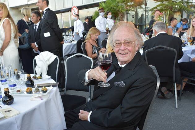 Rene Kollo, wine glass, cheers, Austrian Music Theatre Prize, Gala, Terminal 2, Salzburg 2020,