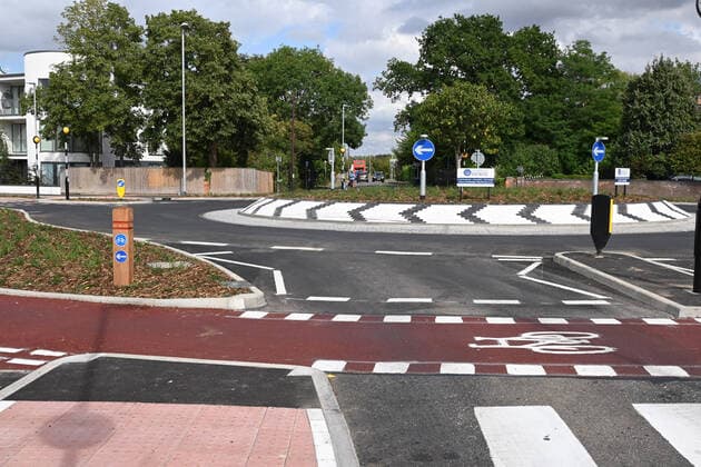 This is the UK s first Dutch-style roundabout in Cambridge near Addenbrooke s Hospital that gives priority to bicycles. Cambridgeshire County Council s Â£2.3million project gives cyclists an outer ring on the roundabout, with cycle crossings over each of the four approach roads in a contrasting red surface, and motorists must give way to pedestrians and cyclists when joining and leaving the roundabout. Where: Cambridge, United Kingdom When: 06 Aug 2020 Credit: Nils Jorgensen Cover Images Copyright: xx 40765138 EDITORIAL USE ONLY. NOT FOR USE BY NEWSPAPERS BASED IN THE UK.