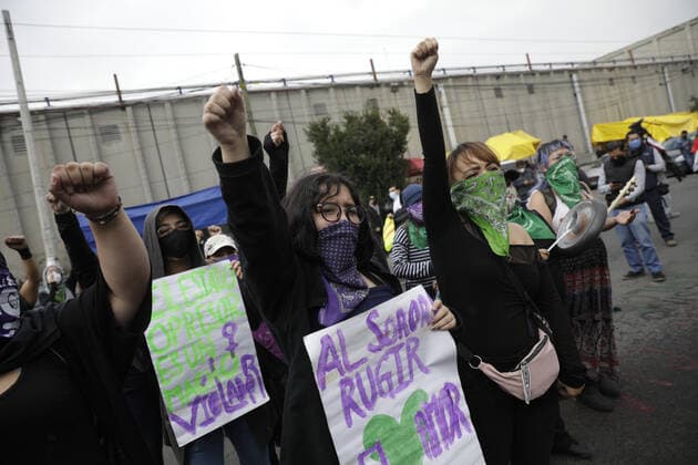 Women take part in a protest named Girls do not touch each other , outside of the Men s Preventive Prison, during the second hearing against the alleged perpetrator of the rape of a girl named Judith , which occurred in 2017 when she was 7 years old. Where: Mexico City, Mexico When: 06 Aug 2020 Credit: Eyepix Cover Images **EDITORIAL USE ONLY** Copyright: xMarianaxBaex 40765213 EDITORIAL USE ONLY. NOT FOR USE BY NEWSPAPERS BASED IN THE UK.