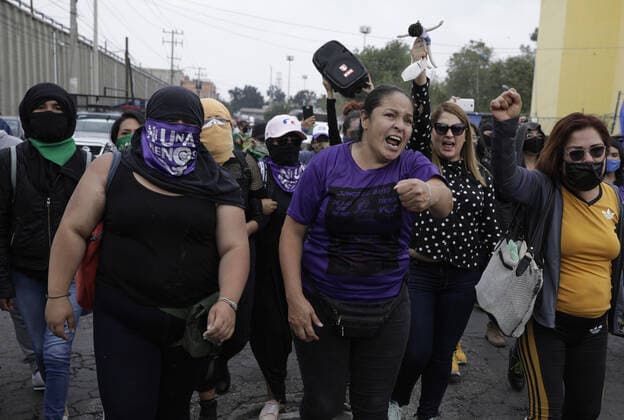 Women take part in a protest named Girls do not touch each other , outside of the Men s Preventive Prison, during the second hearing against the alleged perpetrator of the rape of a girl named Judith , which occurred in 2017 when she was 7 years old. Where: Mexico City, Mexico When: 06 Aug 2020 Credit: Eyepix Cover Images **EDITORIAL USE ONLY** Copyright: xMarianaxBaex 40765222 EDITORIAL USE ONLY. NOT FOR USE BY NEWSPAPERS BASED IN THE UK.
