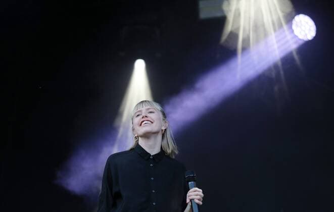 Bilder des Jahres 2020, Entertainment 08 August Entertainment Themen der Woche KW32 Entertainment Bilder des Tages Lea - Erfurt 07.08.2020 , Erfurt, Steigerwaldstadion, Arena Erfurt, Sommer Open-Air im Stadion, das Picknickdecken Konzert Lea (bürgerl. Lea-Marie Becker) mit ihrem neuen Album Treppenhaus *** Lea Erfurt 07 08 2020 , Erfurt, Steigerwaldstadion, Arena Erfurt, summer open air in the stadium, the picnic blanket concert Lea bürgerl Lea Marie Becker with her new album Treppenhaus