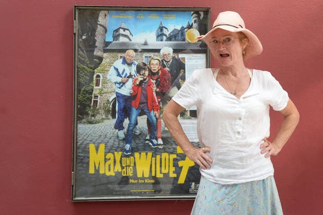 Bilder des Jahres 2020, Entertainment 08 August Entertainment Themen der Woche KW32 Hamburg, der 08.08.2020. Nina Petri bei der Hamburg-Premiere des Kinofilms Max und die wilde 7 in den Zeise Kinos. Nina Petri bei der Hamburg-Premiere des Kinofilms Max und die wilde 7 , Hamburg-Ottensen Hamburg Deutschland *** Hamburg, the 08 08 2020 Nina Petri at the Hamburg premiere of the feature film Max und die wilde 7 in the Zeise cinemas Nina Petri at the Hamburg premiere of the feature film Max und die wilde 7 , Hamburg Ottensen Hamburg Deutschland
