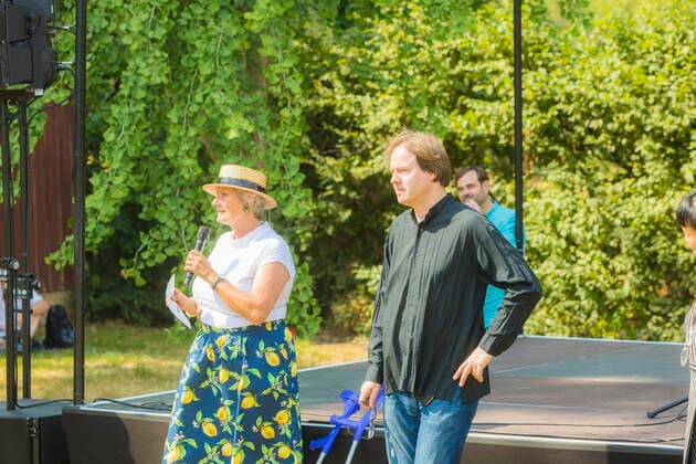Proschwitz Proschwitz Proschwitz Music Picnic A concert as part of the Moritzburg Festival vl Prinzessin zur Lippe the hostess and Jan Vogler the Festival Director Proschwitz Saxony GERMANY