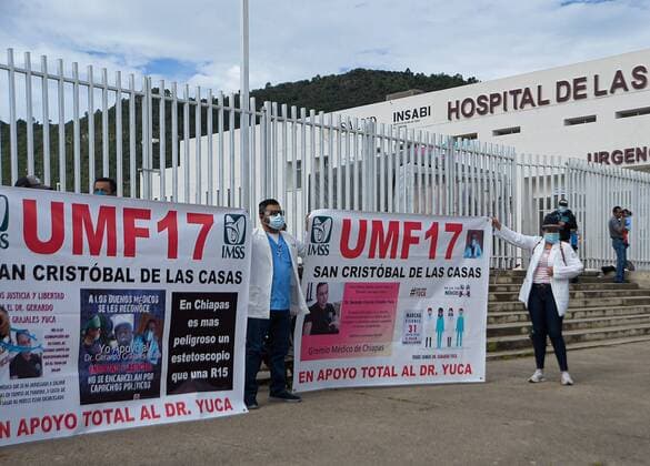 Health workers demonstrate to demand the release of the doctor Gerardo Vicente Grajales Yuca, who was linked to proceedings and is under house arrest accused of abuse of authority, at a Hospital in San Cristobal de las Casas, Chiapas state, Mexico, 9 August 2020. March in Mexico City and Chiapas to demand freedom of doctor !ACHTUNG: NUR REDAKTIONELLE NUTZUNG!  Copyright: xCarlosxLópezx MEX5306 20200810-637326159072858595