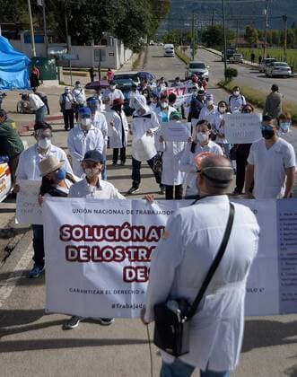 Health workers demonstrate to demand the release of the doctor Gerardo Vicente Grajales Yuca, who was linked to proceedings and is under house arrest accused of abuse of authority, at a Hospital in San Cristobal de las Casas, Chiapas state, Mexico, 9 August 2020. March in Mexico City and Chiapas to demand freedom of doctor !ACHTUNG: NUR REDAKTIONELLE NUTZUNG!  Copyright: xCarlosxLópezx MEX5307 20200810-637326159082233833