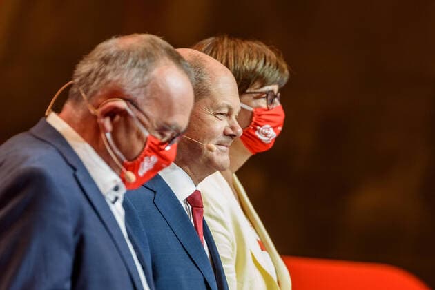 Party Chairman Norbert Walter Borjans, nominated candidate for Chancellor Olaf Scholz and party leader Saskia Esken at the SPD press conference on the nomination of Olaf Scholz as the SPDs candidate for Chancellor for the 2021 federal elections in the Gasometer on the EUREF Campus in Berlin snapshot photography F Boillot
