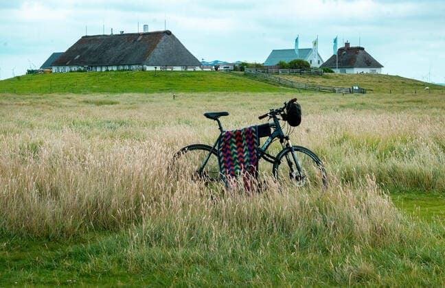 GER Schleswig Holstein North Sea Beaches and protected areas around the Hamburger Hallig located in the Wattenmore National Park Walking or cycling to reach a destination because of Corona especially popular with a rustic restaurant of the Hallig Krog 02 08 20 020820 ddbd¨