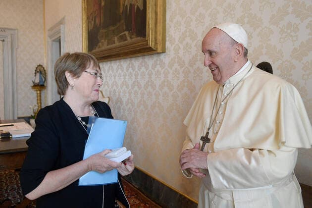Bilder des Jahres 2020, News 08 August News Themen der Woche KW33 News Bilder des Tages NO FRANCE - NO SWITZERLAND: August 12, 2020 : Pope Francis receiving Michelle Bachelet, United Nations High Commissioner for Human Rights at the Vatican  Copyright: x VATICANxMEDIAx CPPx xIPAx x CatholicxPressxPhotox