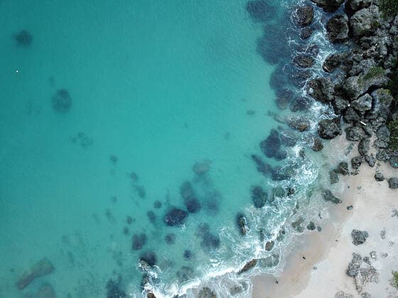 Photographed in Kenting, Taiwan, in October 2018, a drone shot from the air, coral reefs and green pine water are clear to the bottom  608745145357566132