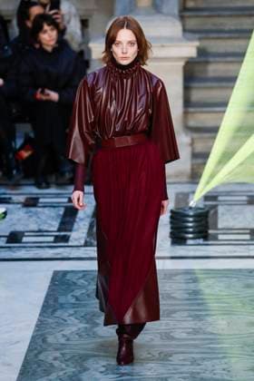 A model walking the runway during the Roksanda Fall 2020 show during London Fashion Week - Feb 16, 2020 - LFW: Roksanda Fall 2020, London England United Kingdom  Copyright: xSHOWbitx h_207569684