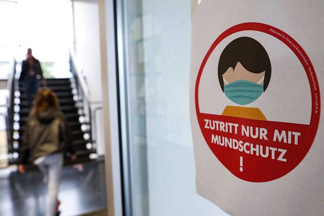 17 08 2020, xmkx, News Start of school under corona conditions in Hesse, schools in Langen, Dreieichschule entrance sign, face mask, Langen Hesse Germany DE