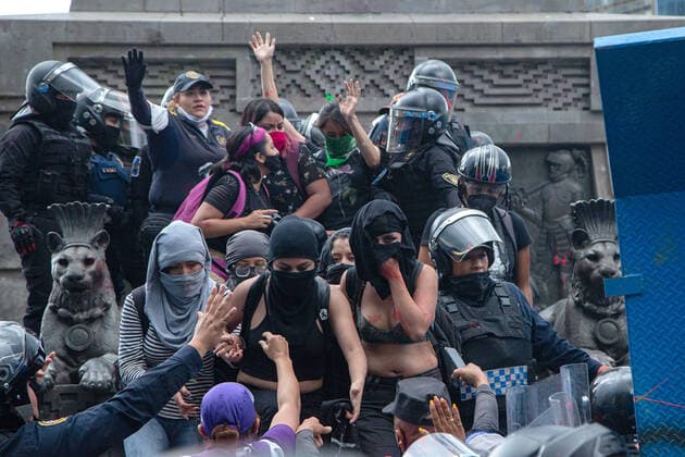Around 200 women take part in a demonstration on Reforma Avenue in Mexico City to protest against gender violence and demand justice for the murder of the IPN student Maria de Jesus Jaimes Zamudio who was a victim of femicide Where: Mexico City, Mexico When: 16 Aug 2020 Credit: Eyepix Cover Images **EDITORIAL USE ONLY** Copyright: xNadyaxMurillox 40786126 EDITORIAL USE ONLY. NOT FOR USE BY NEWSPAPERS BASED IN THE UK.