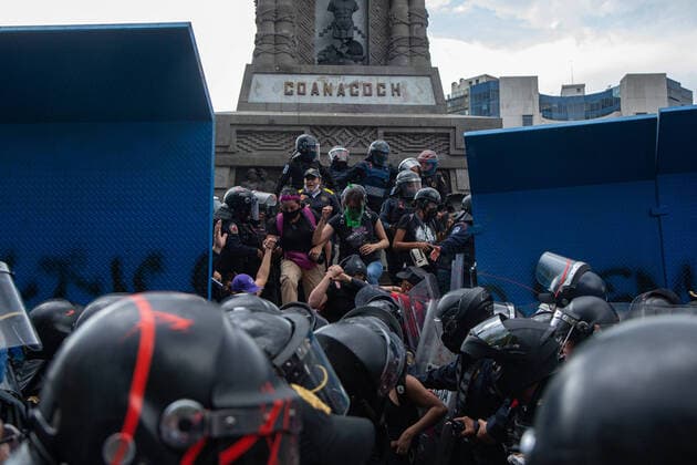 Around 200 women take part in a demonstration on Reforma Avenue in Mexico City to protest against gender violence and demand justice for the murder of the IPN student Maria de Jesus Jaimes Zamudio who was a victim of femicide Where: Mexico City, Mexico When: 16 Aug 2020 Credit: Eyepix Cover Images **EDITORIAL USE ONLY** Copyright: xNadyaxMurillox 40786127 EDITORIAL USE ONLY. NOT FOR USE BY NEWSPAPERS BASED IN THE UK.