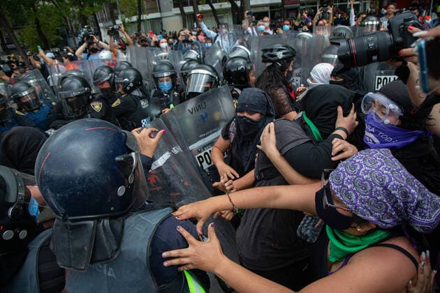 Around 200 women take part in a demonstration on Reforma Avenue in Mexico City to protest against gender violence and demand justice for the murder of the IPN student Maria de Jesus Jaimes Zamudio who was a victim of femicide Where: Mexico City, Mexico When: 16 Aug 2020 Credit: Eyepix Cover Images **EDITORIAL USE ONLY** Copyright: xNadyaxMurillox 40786128 EDITORIAL USE ONLY. NOT FOR USE BY NEWSPAPERS BASED IN THE UK.