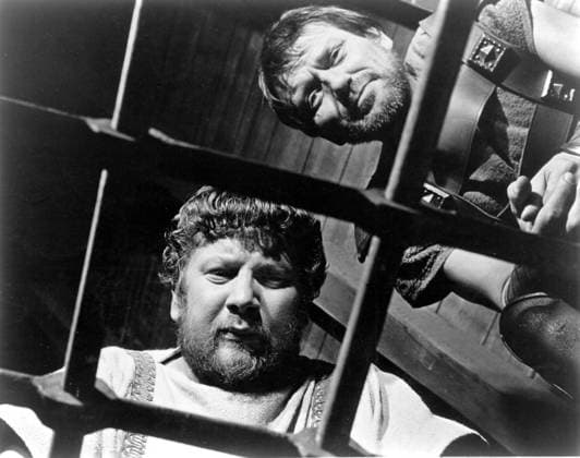 OSCARS. Bester Nebendarsteller. Preisträger 1961-1970 SPARTACUS PETER USTINOV, CHARLES MAGRAW Date: 1960. Strictly editorial use only in conjunction with the promotion of the film. Credit line mandatory. This image is copyright of the film company and is supplied under the terms of issue as film still. No commercial or book cover use permitted without prior consent from the film company.  Mandatory credit line: Image courtesy Ronald Grant Archive Mary Evans