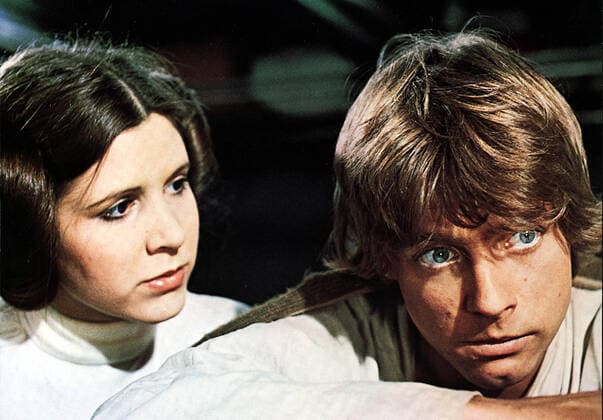 STAR WARS YOU MUST CREDIT LUCASFILMS CARRIE FISHER as Princess Leia, MARK HAMILL as Luke Skywalker Date: 1977. Strictly editorial use only in conjunction with the promotion of the film. Credit line mandatory. This image is copyright of the film company and is supplied under the terms of issue as film still. No commercial or book cover use permitted without prior consent from the film company.  Mandatory credit line: Image courtesy Ronald Grant Archive Mary Evans