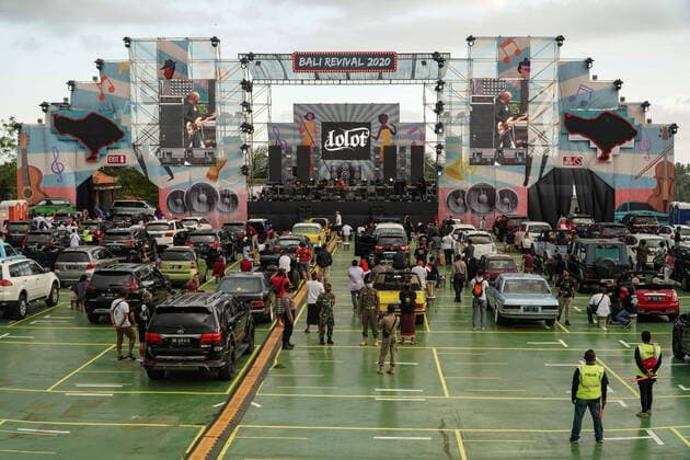 August 17, 2020, Gianyar, Bali, Indonesia: First drive-in music concert in Bali held in Ubud region amid Covid-19 coronavirus outbreak to encourage Bali musicians to keep productive and having health mentality after 5 months pandemic period. The spectators sllowed to be outside the car which still inside each boundary line. Gianyar Indonesia - ZUMAb245 20200817_zip_b245_042 Copyright: xDickyxBisinglasix