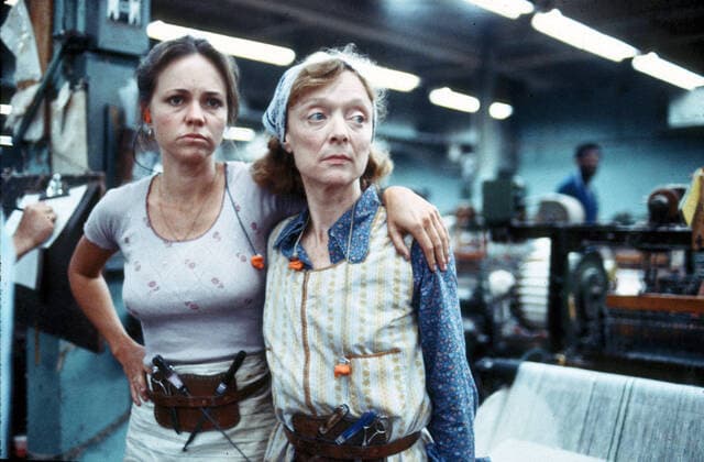 OSCARS. Beste Hauptdarstellerin. Preisträgerinnen 1971-1980 NORMA RAE SALLY FIELD, BARBARA BAXLEY Date: 1979. Strictly editorial use only in conjunction with the promotion of the film. Credit line mandatory. This image is copyright of the film company and is supplied under the terms of issue as film still. No commercial or book cover use permitted without prior consent from the film company.  Mandatory credit line: Image courtesy Ronald Grant Archive Mary Evans