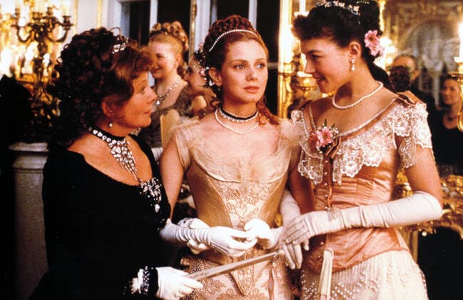 ANNA KARENINA MIA KIRSHNER Date: 1997. Strictly editorial use only in conjunction with the promotion of the film. Credit line mandatory. This image is copyright of the film company and is supplied under the terms of issue as film still. No commercial or book cover use permitted without prior consent from the film company.  Mandatory credit line: Image courtesy Ronald Grant Archive Mary Evans