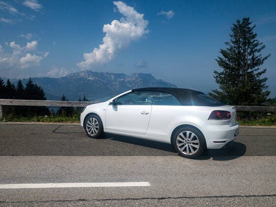 Feature, symbolic picture, VW Golf Cabrio 2 0 TDI in front of the mountain scenery Germany, Berchtesgaden, 12 08 2020, Impressions from hiking and sightseeing in the Berchtesgadener Land and Salzburg, season 2019 2020, Impressions, Berchtesgadener Land, Salzburg Photo A2 Photo agency Peter Hartenfelser